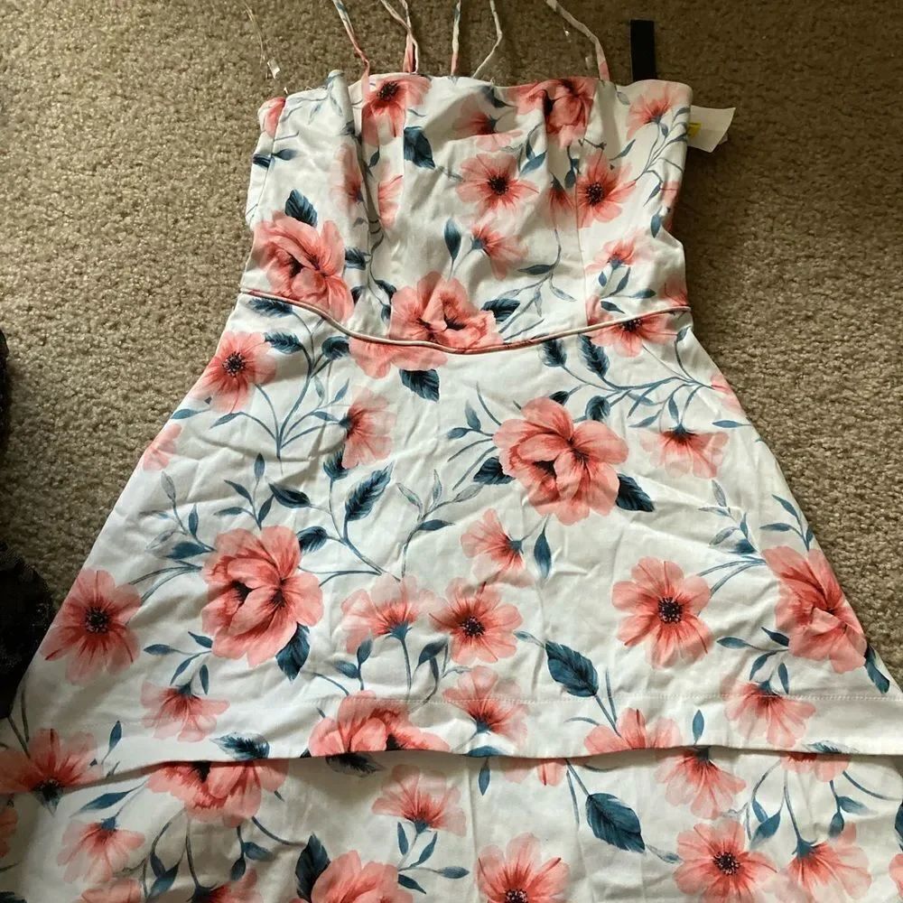 Juniorsย Xtraordinary Flower Floral SpaghettiโStrapโDressโNWT